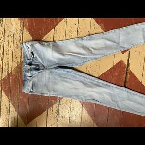 American Eagle Light Wash Skinny Jeans